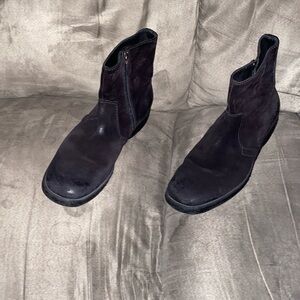 Like new vintage zip in black suede Pradas. Size 7eu/size 8us